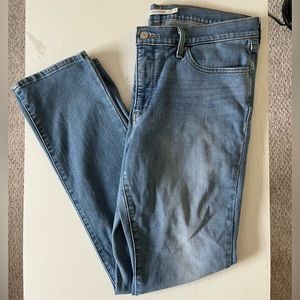 Levi’s 312 Shaping Slim Women’s Jeans